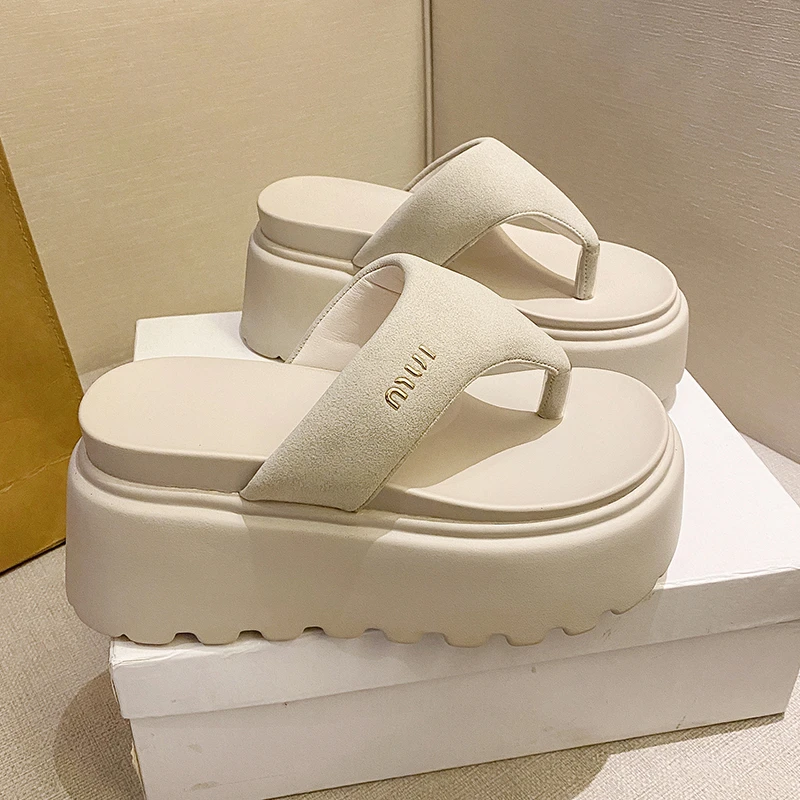 厚底增高人字拖女夏外穿2025新款女士海边沙滩外出轻便拖鞋凉拖