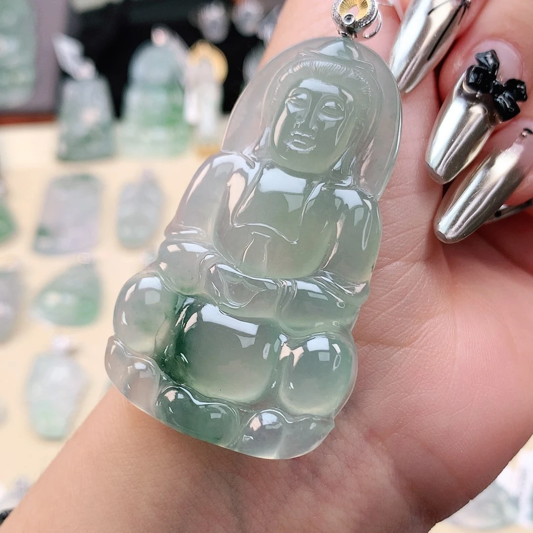 翡翠18K金镶嵌颈饰观音