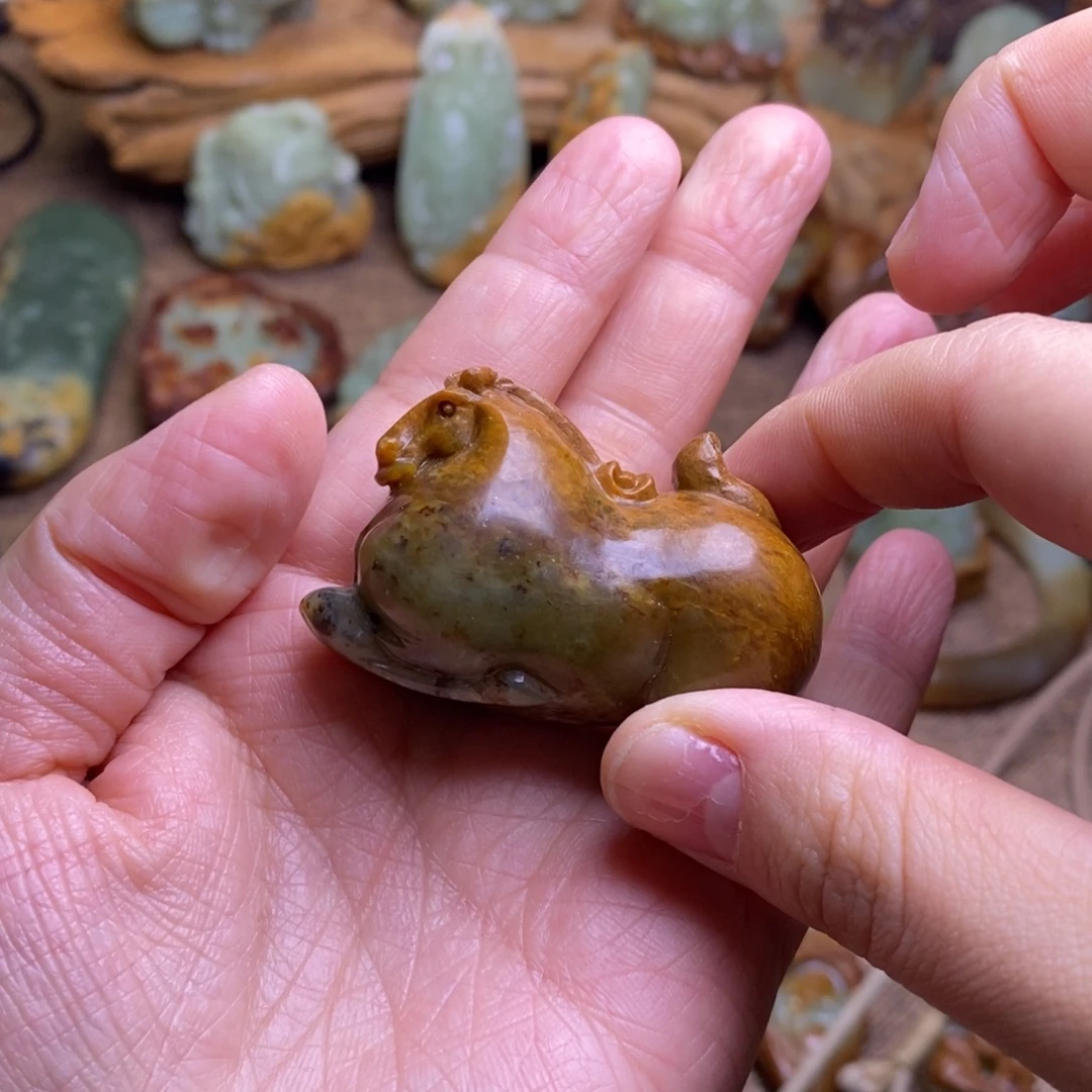 岫岩河磨玉（透闪石质玉）未镶嵌把件