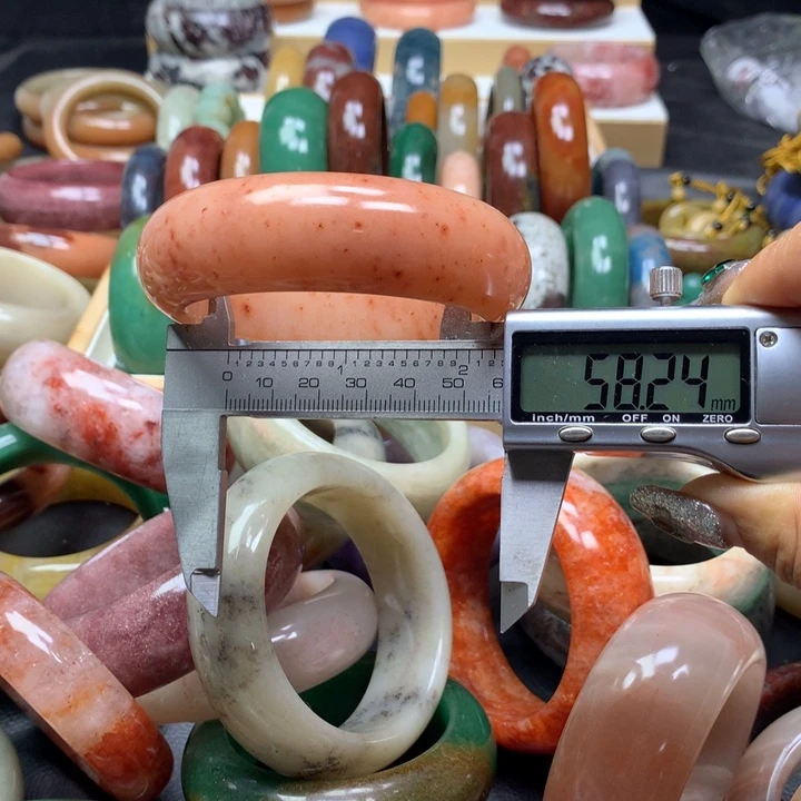 未镶嵌手镯石英质玉