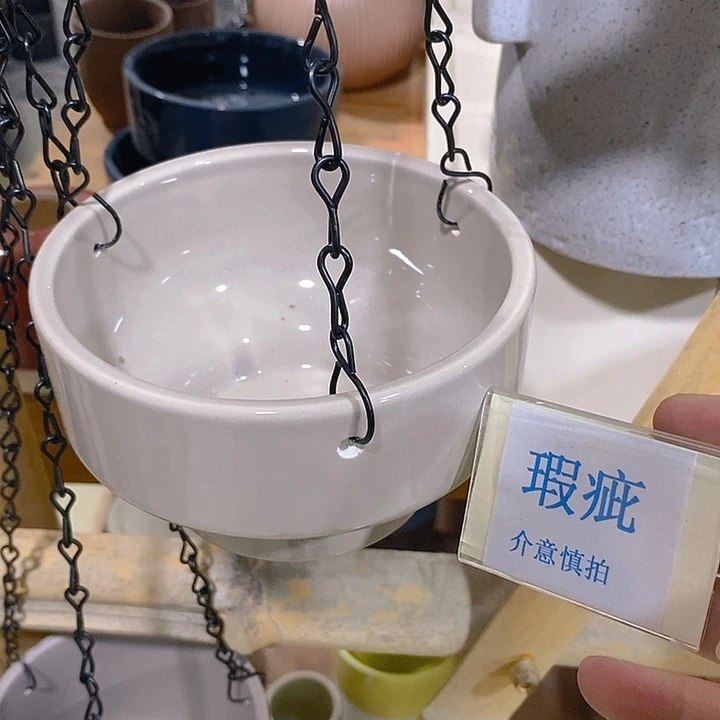 摆件多肉瑕疵盆有孔。