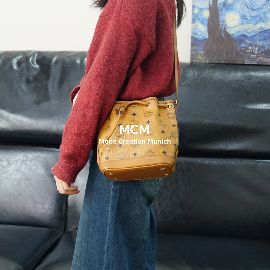 95新 MCM 干邑色抽绳斜挎包/HD03514039/4039