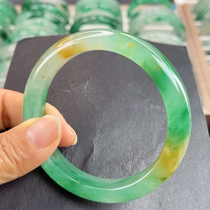 未镶嵌手镯石英质玉