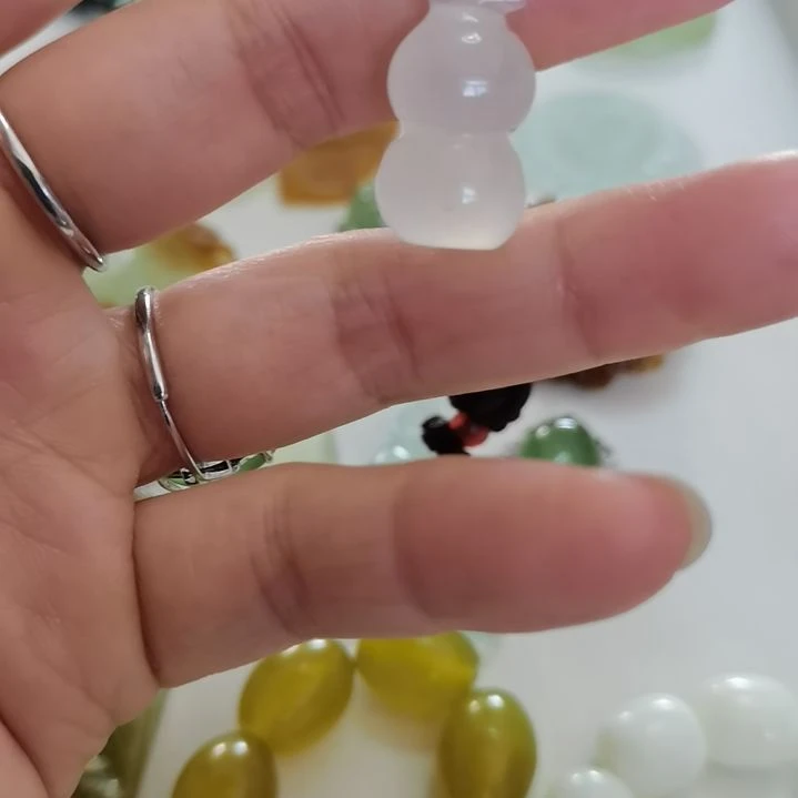 未镶嵌蛇纹石玉吊坠