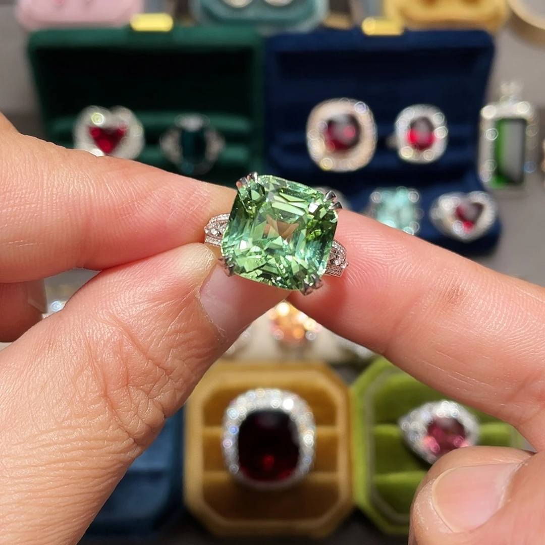 戒指18K金镶嵌碧玺12.09ct