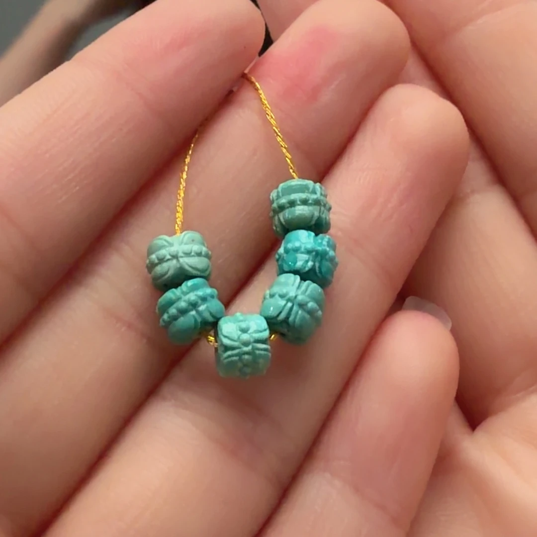 绿松石未镶嵌颈饰