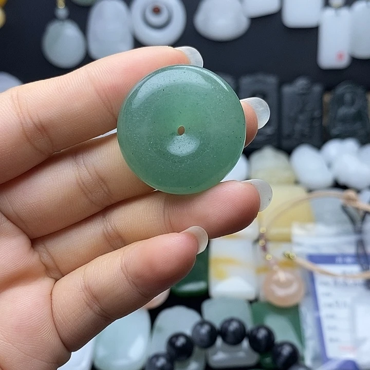 爱***介颈饰未镶嵌石英质玉