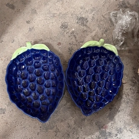 微瑕，不能明火，口径15，高度2，2个葡萄