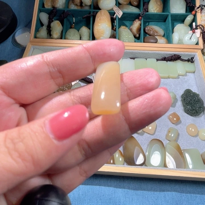 未镶嵌和田玉（糖玉）珠宝半成品