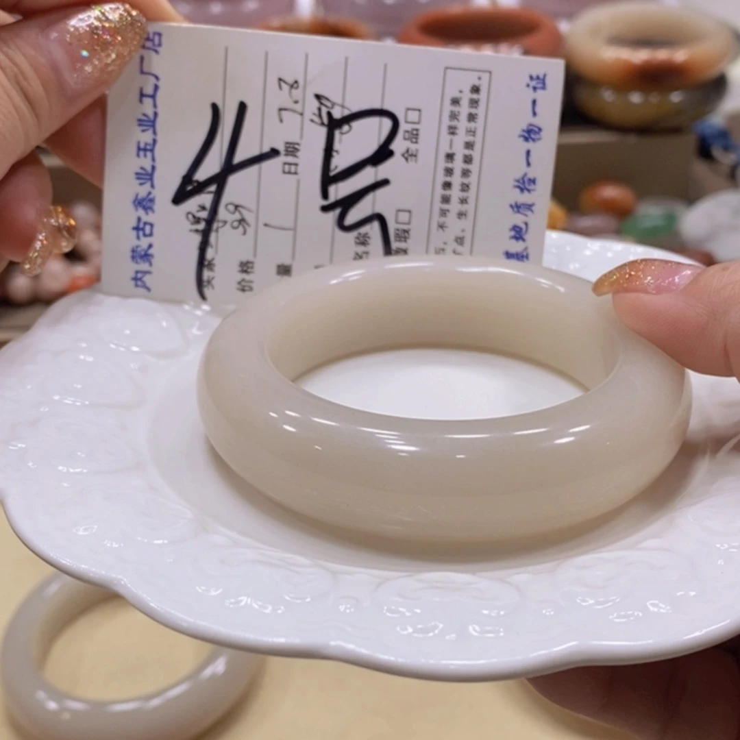 【闪购商品】未镶嵌手镯石英质玉