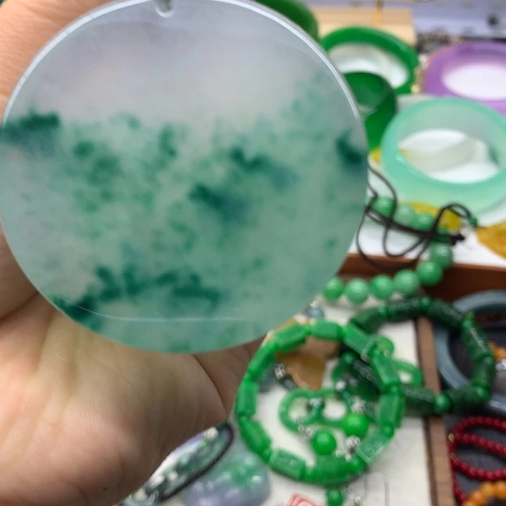 颈饰未镶嵌翡翠吊坠