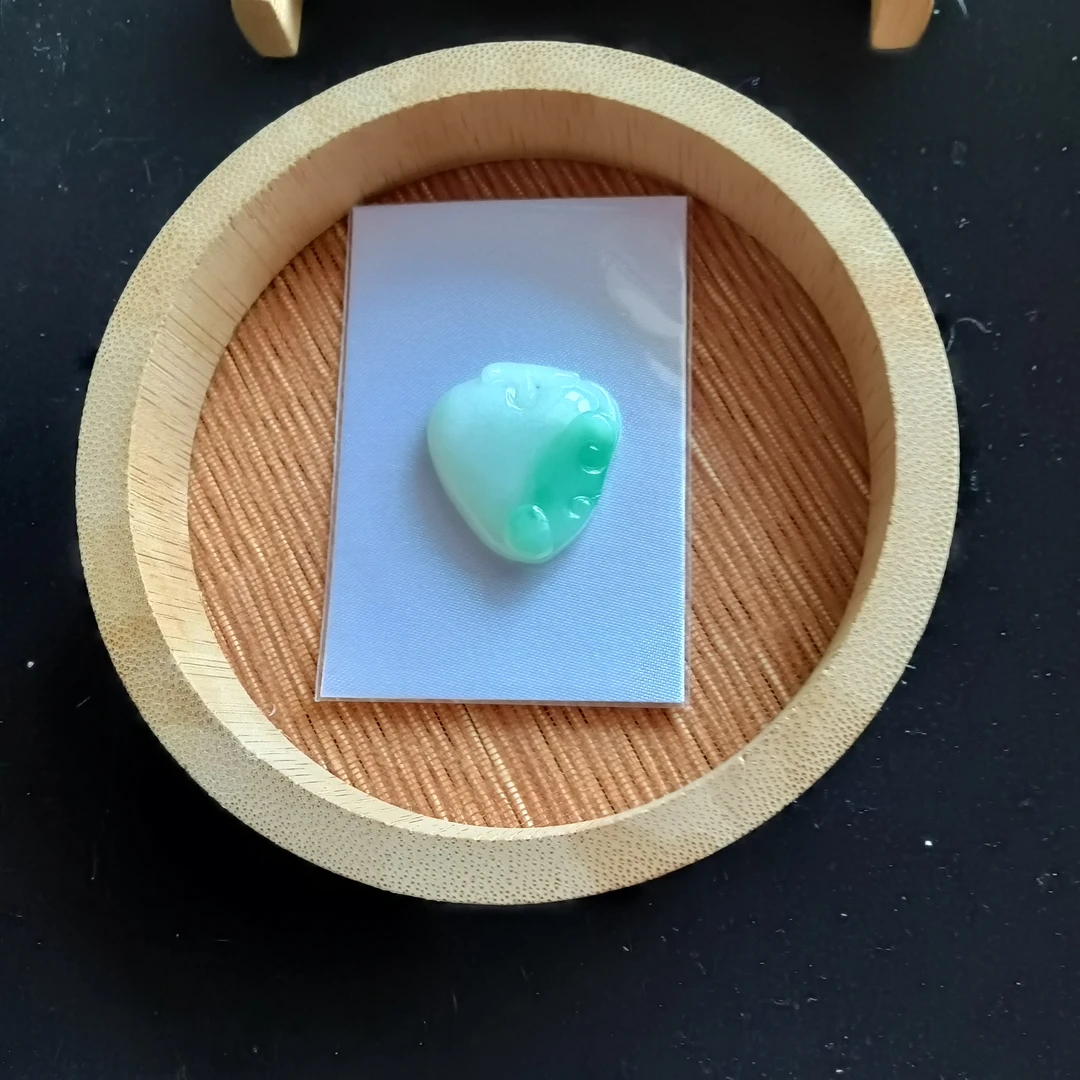 天然缅甸翡翠27*26.6*5.8mm