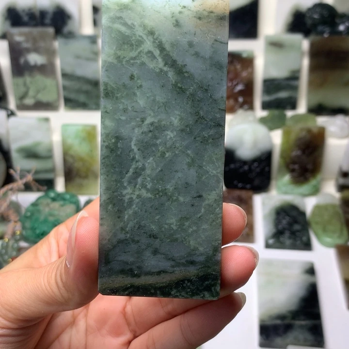 独山玉未镶嵌颈饰