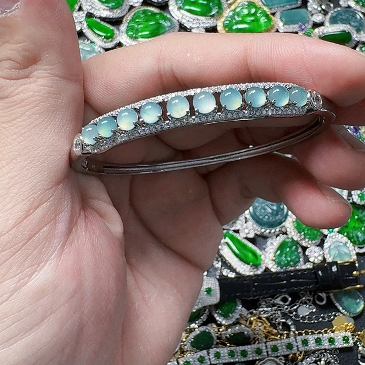 翡翠颈饰未镶嵌天然A货翡翠放漏