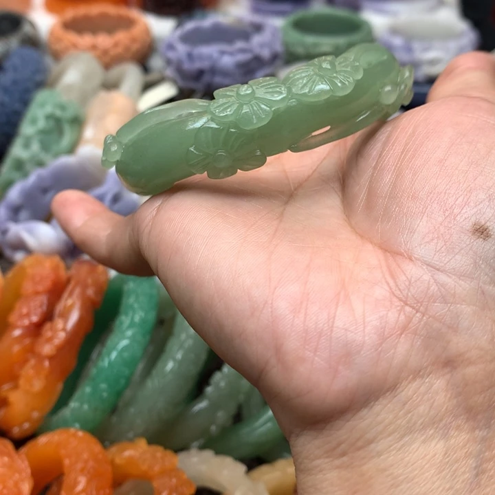 石英质玉手镯未镶嵌博****