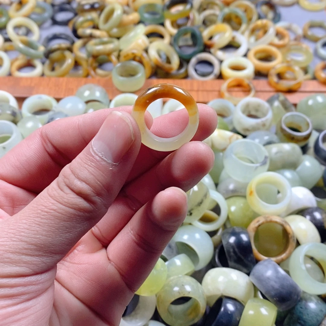 蛇纹石玉未镶嵌戒指27。