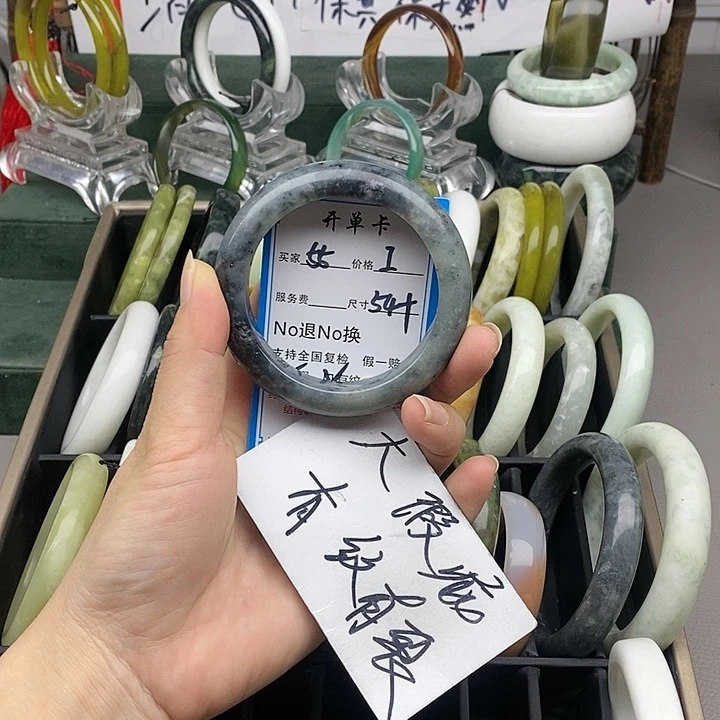蛇纹石玉未镶嵌手镯