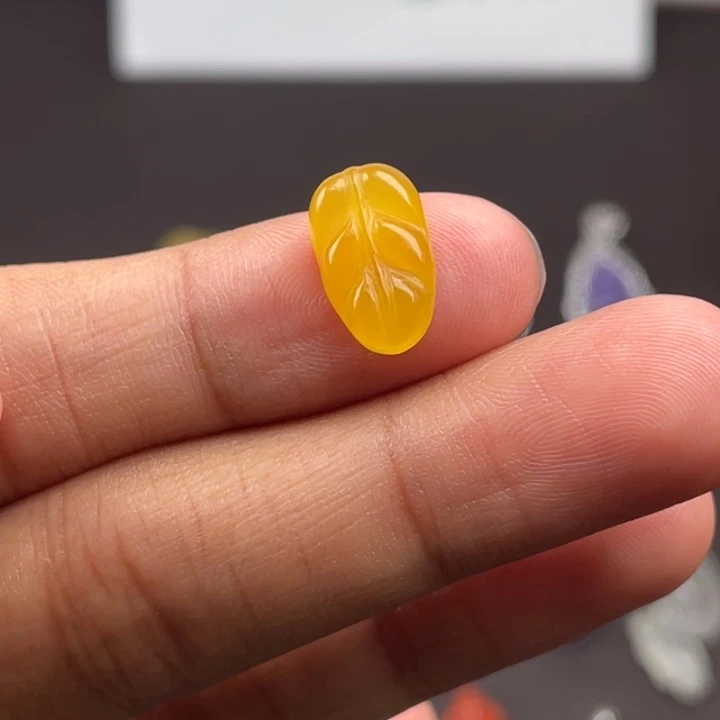 翡翠未镶嵌颈饰吊坠