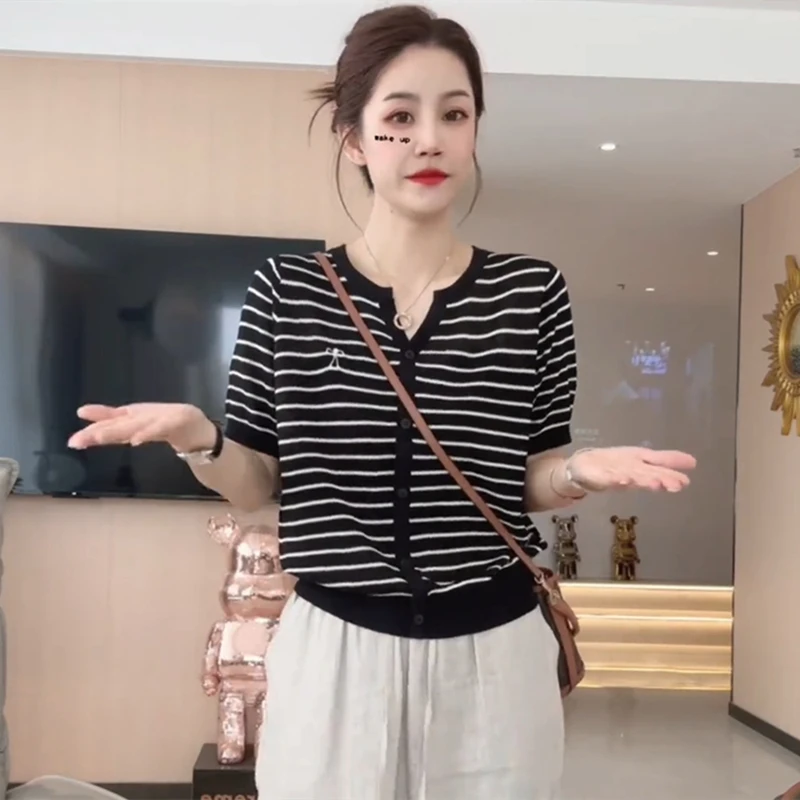 夏季新款条纹冰丝短袖t恤女宽松大码百搭显瘦薄款洋气上衣打底衫