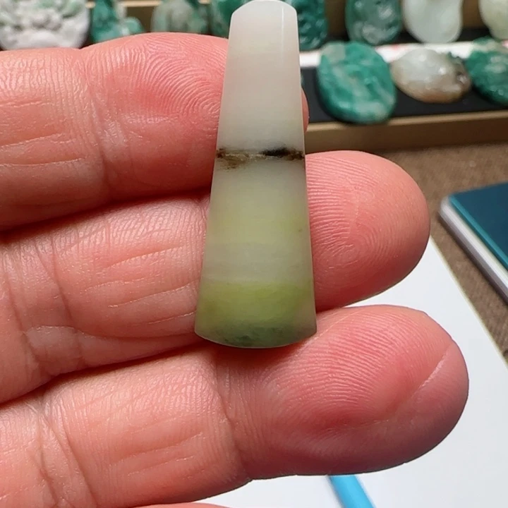 独山玉未镶嵌颈饰