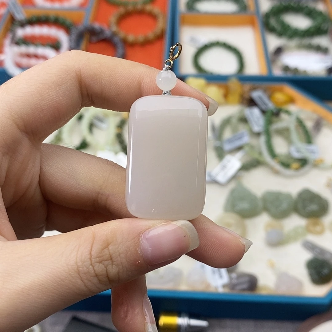 和田玉未镶嵌颈饰w39藕粉无事牌