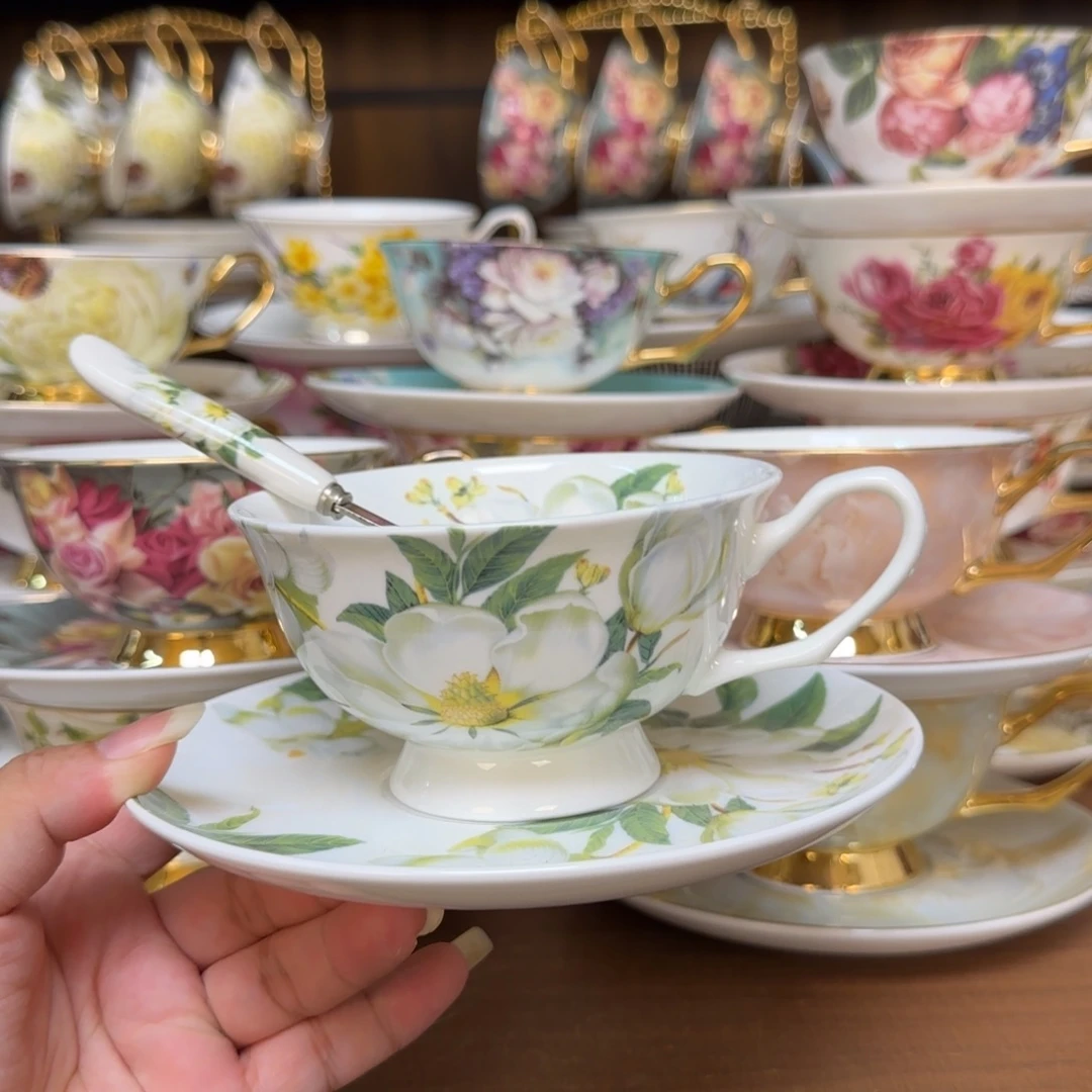 45%以上骨粉骨瓷素雅茶花一杯一碟一勺快递装（拍两套送杯架）