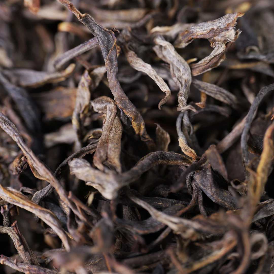 曼松57号王子山古树混采晒红2023春180克散茶/M5+1紫陶罐装 03211