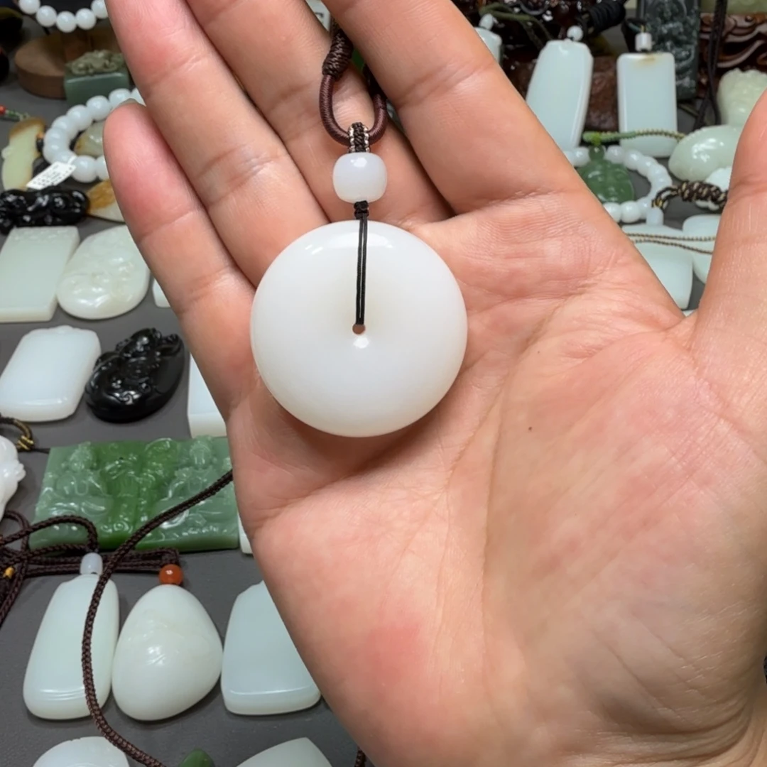 和田玉未镶嵌吊坠(赠链)