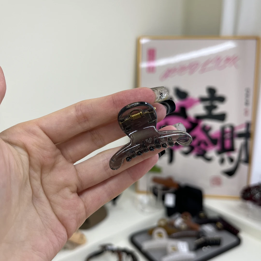 L297冰透灰4cm一对装章鱼小抓夹刘海抓夹