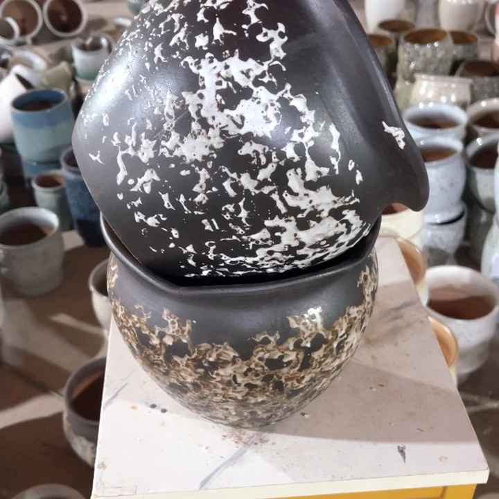 紫砂花盆口径20高度18两只正品
