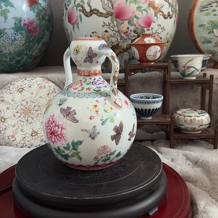瓷双耳如意蝶恋花尊