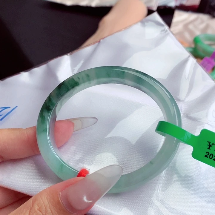 翡翠未镶嵌手镯翡翠