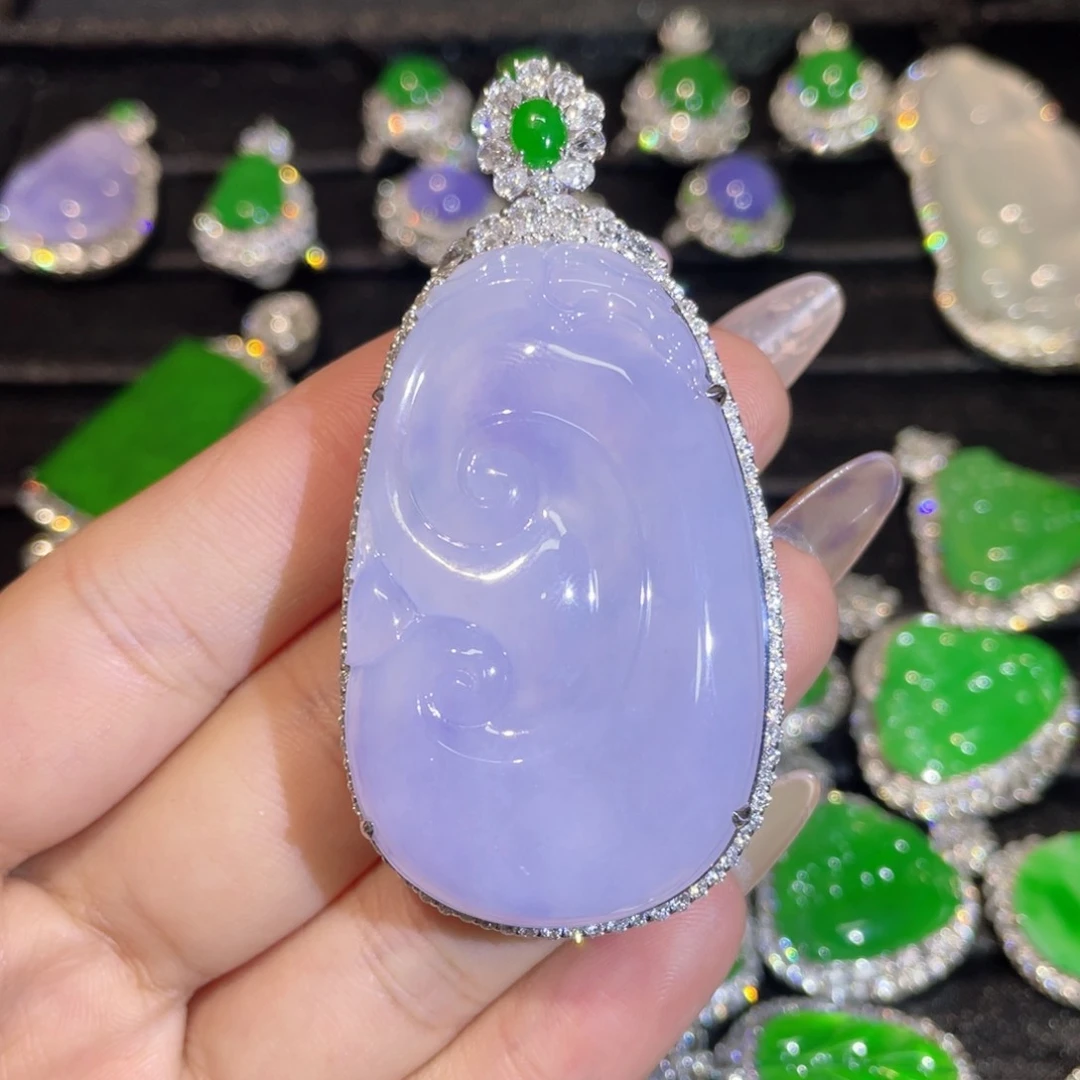 翡翠颈饰18K金镶嵌伴钻