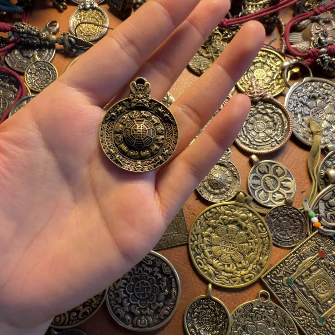 泥塑L****精品店等多项业务