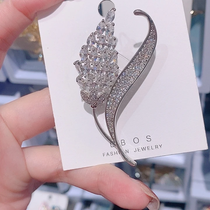锆石铜合金一叶知秋胸针