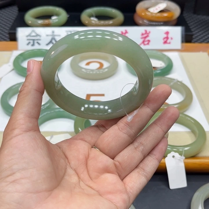 未镶嵌手镯石英质玉小***面