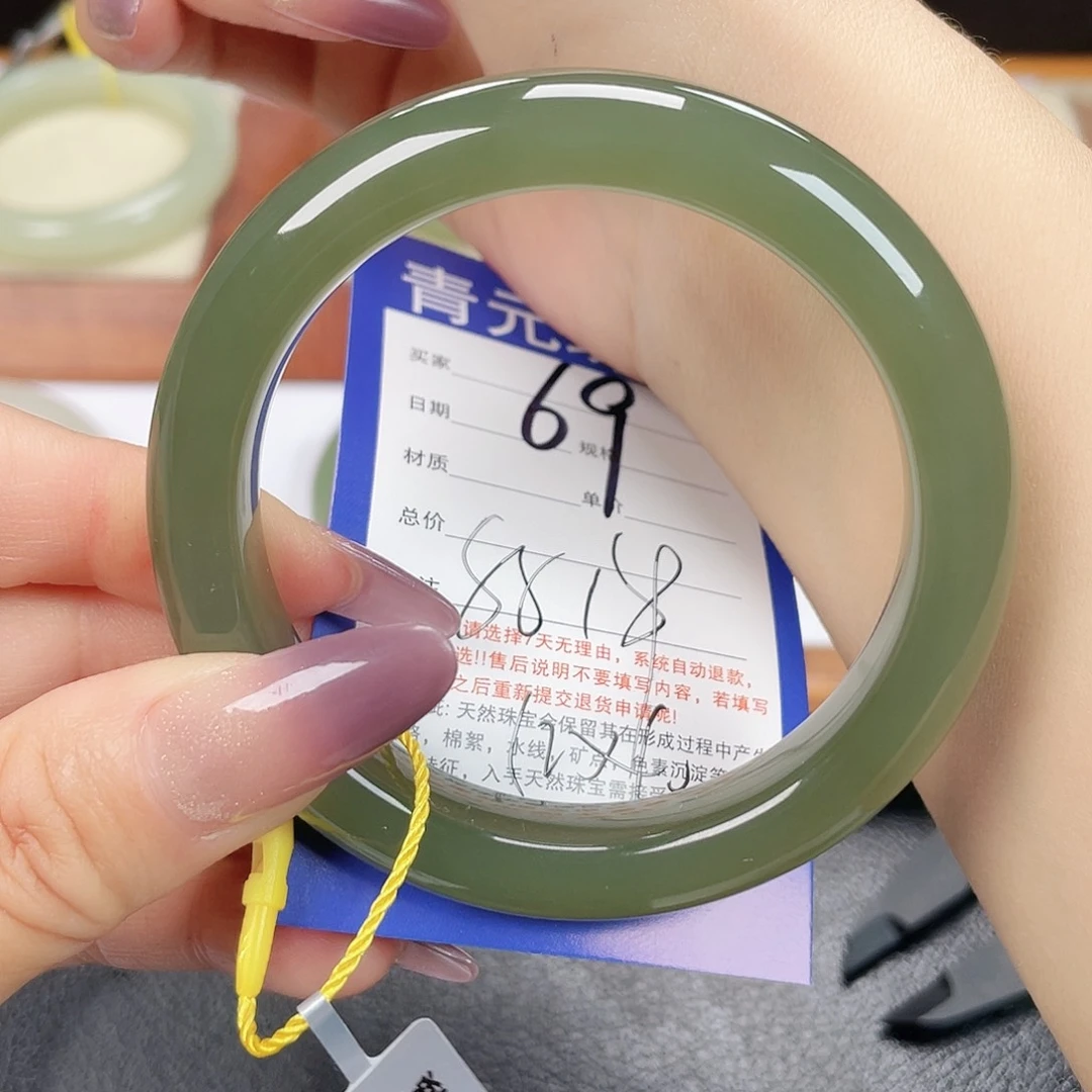 和田玉未镶嵌手镯