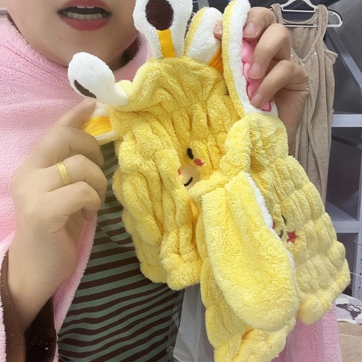 银鼠毛黄色儿童套头发帽两条