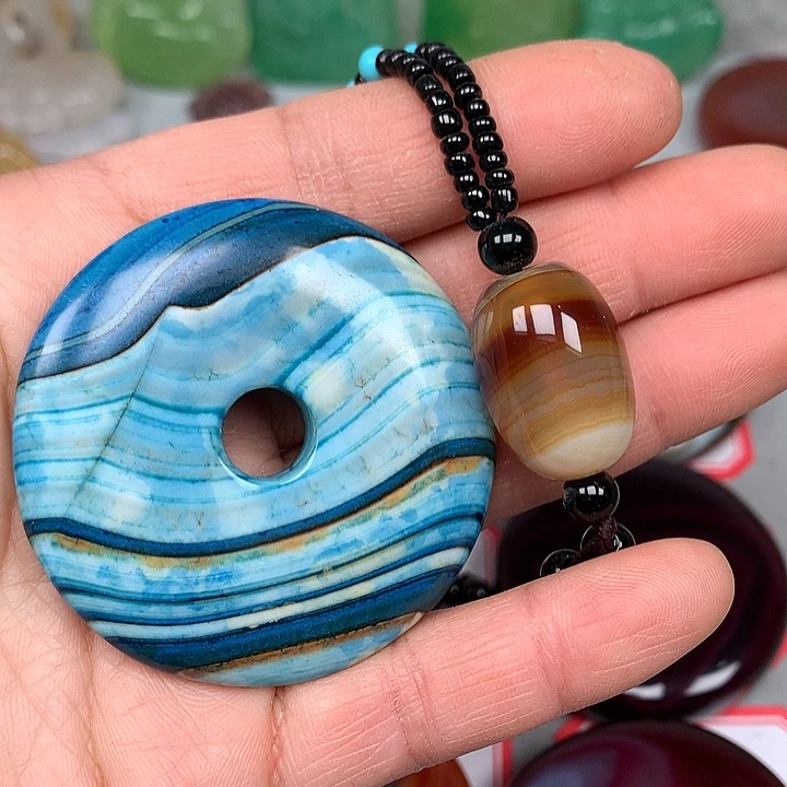 往***彩玛瑙/玉髓未镶嵌颈饰