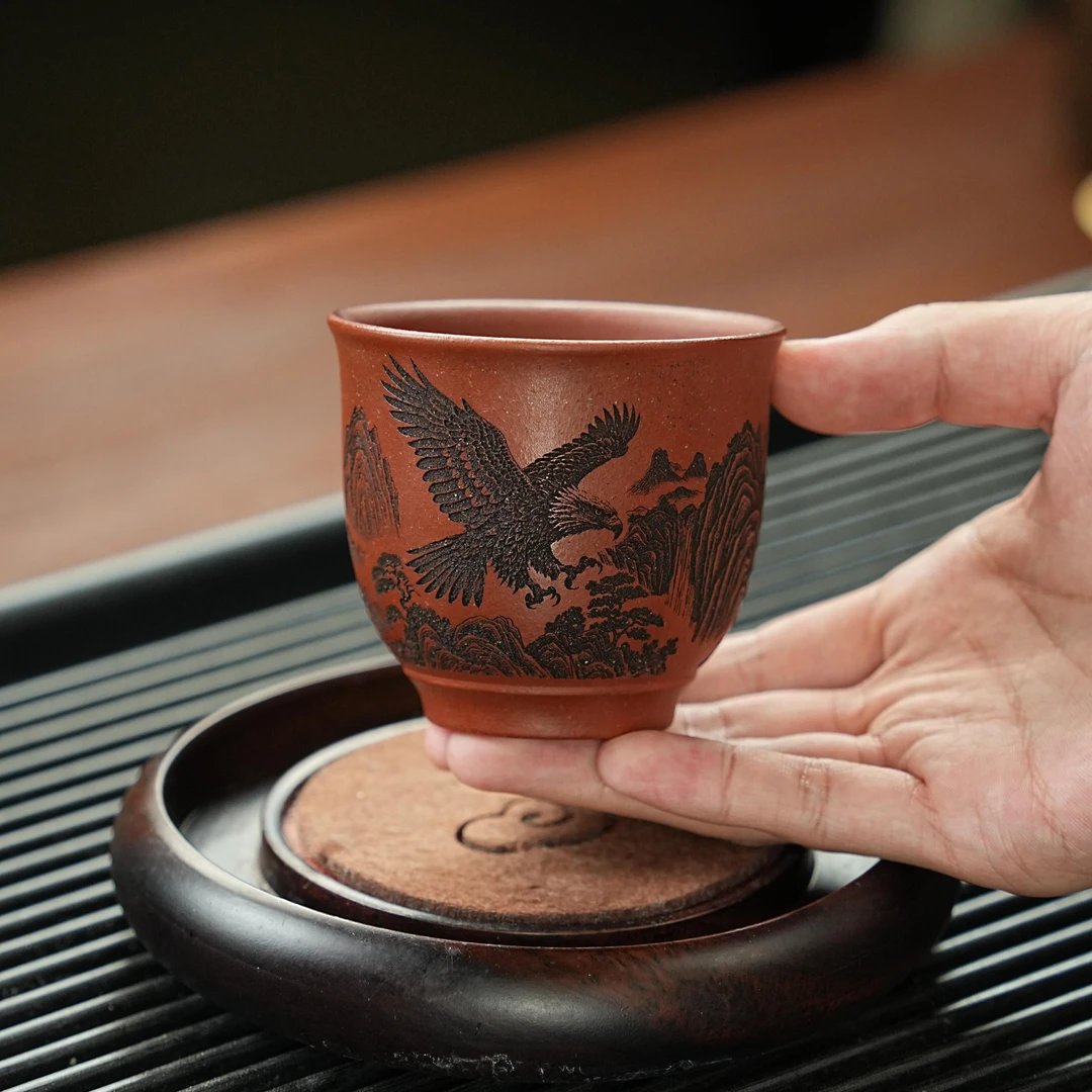 宜兴全手工紫砂茶具原矿红清水泥料刻绘雄鹰展翅主人杯品茗杯