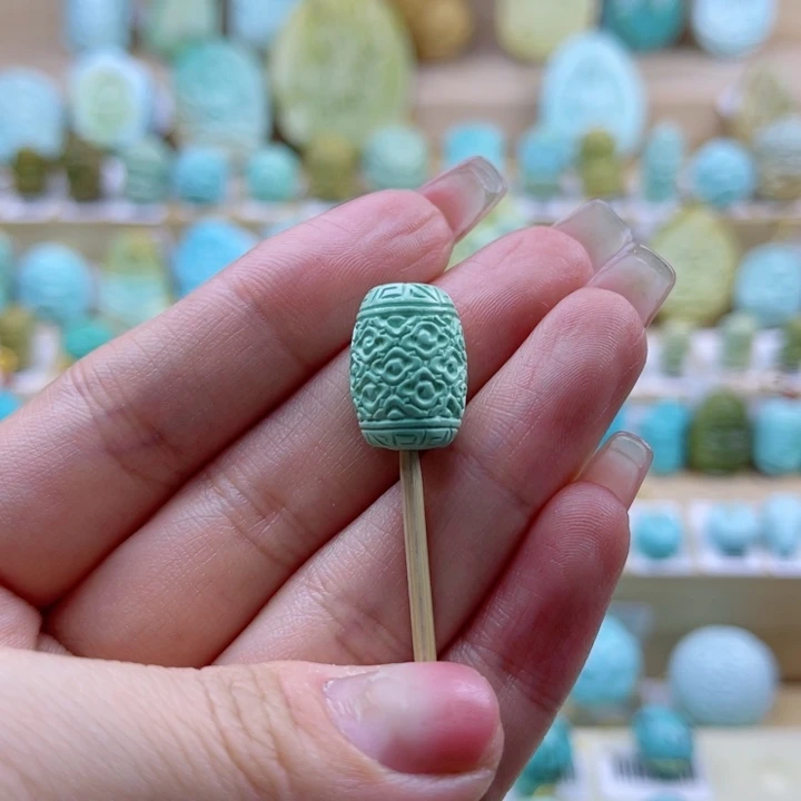 绿松石未镶嵌珠宝奇石