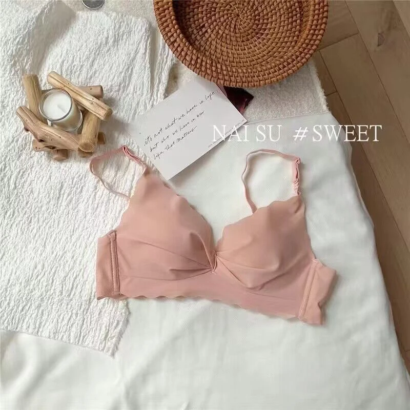 女性无痕薄款内衣小胸聚拢防下垂收副乳夏季适用