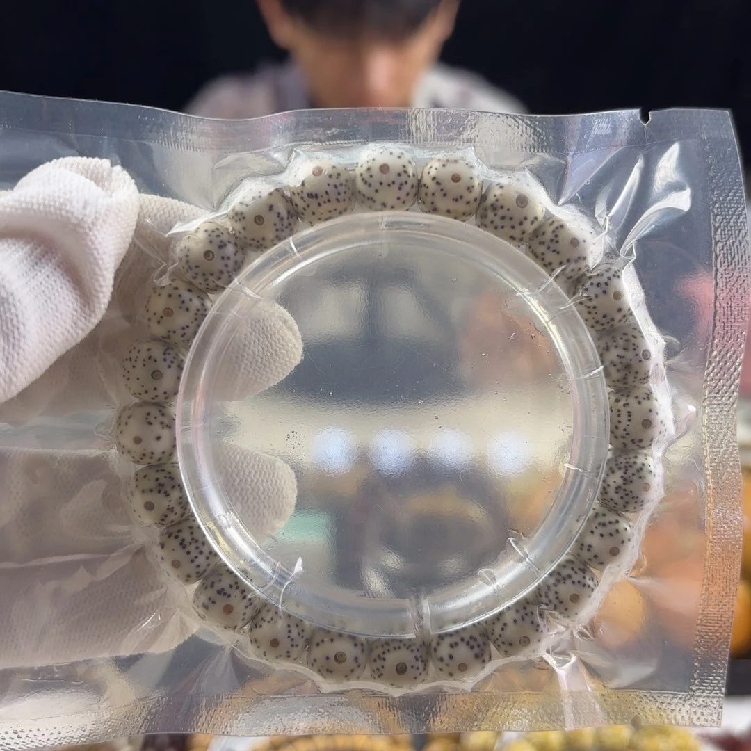 星月菩提手串瓷白大眼睛