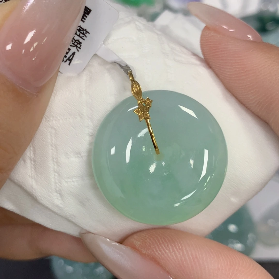 颈饰18K金镶嵌翡翠