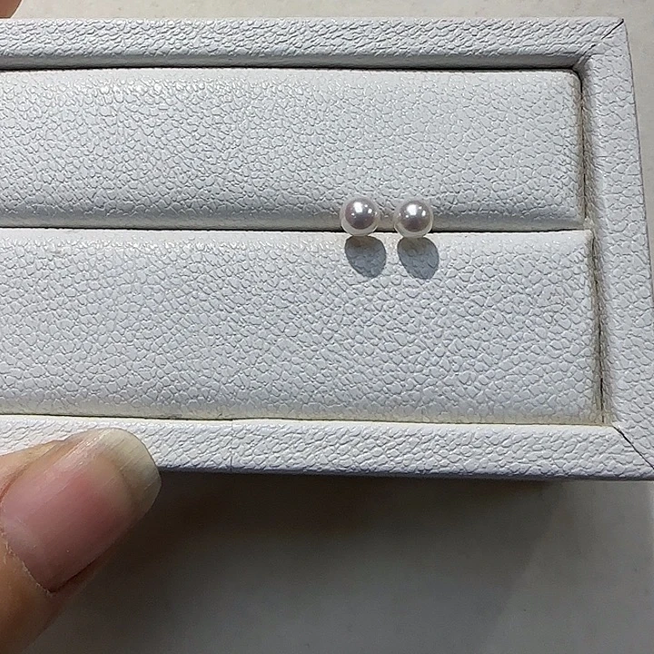 淡水珍珠18K金镶嵌耳饰