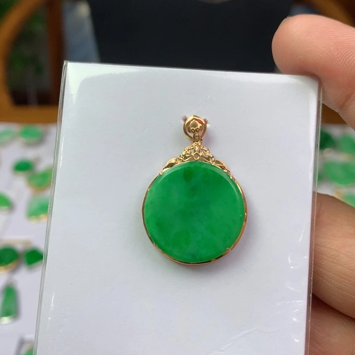 火***云翡翠18K金镶嵌颈饰