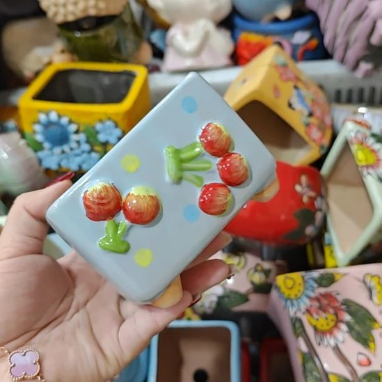 当场拍满15元发货不凑不发，花盆盆口不方不圆有针孔黑点是正常的，