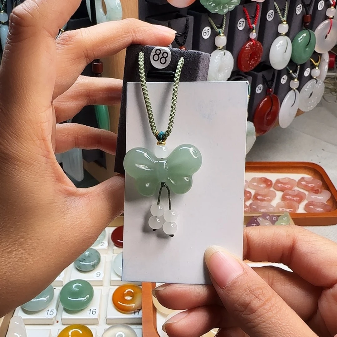 石英质玉未镶嵌颈饰