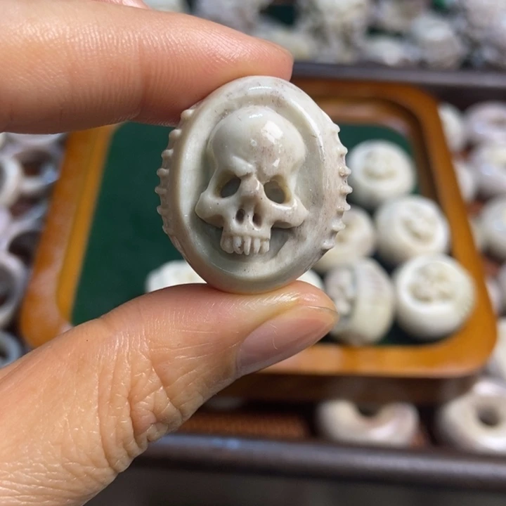 家***兴配饰鹿角雕刻一个出