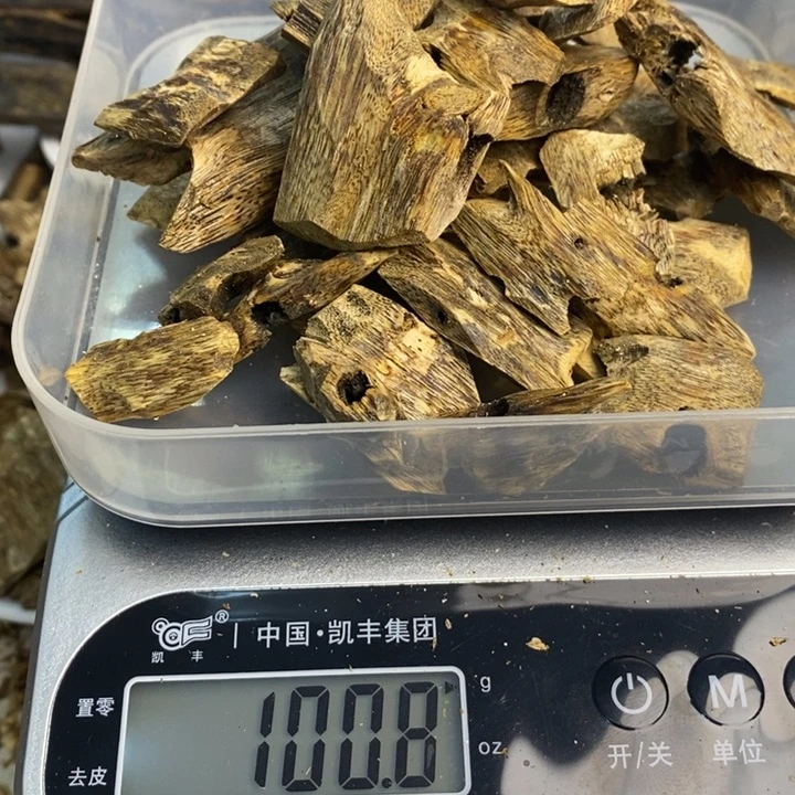 沉香碎屑沉香原材料